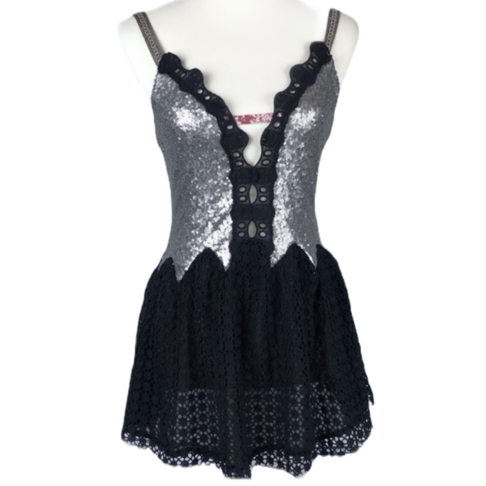 Gimmicks by BKE Sequin Top - Picture 2 of 7